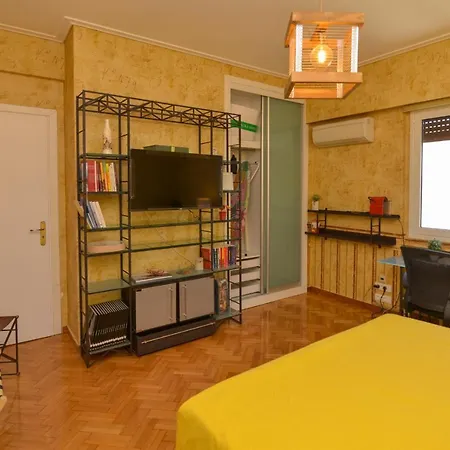 Athens Stylish Studio In Front Of Syntagma Metro Stop For 2-2